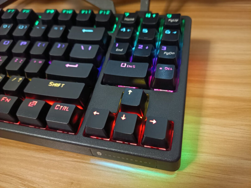 雷神有线游戏机械键盘红轴KG3089R幻彩版你们的键盘断触吗？