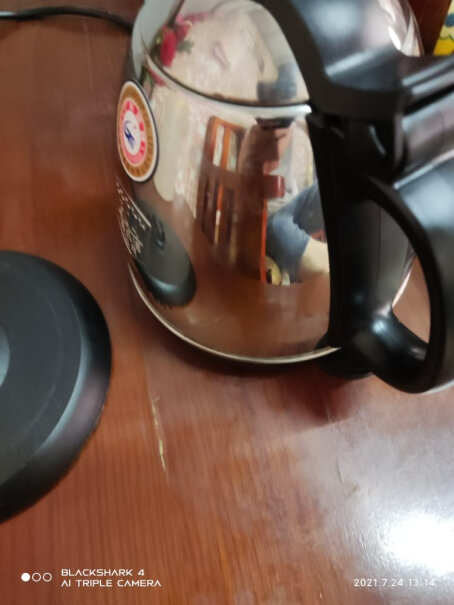 金灶电热水壶烧水壶茶具你好，是插电烧水的吧？