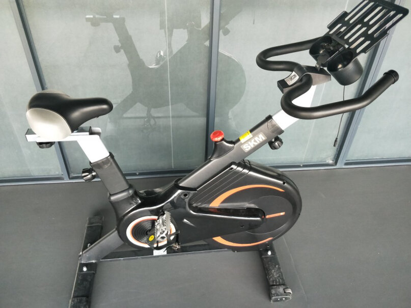 汗马家用动感单车静音运动减肥器材健身车室内脚踏车怎样调节阻力？