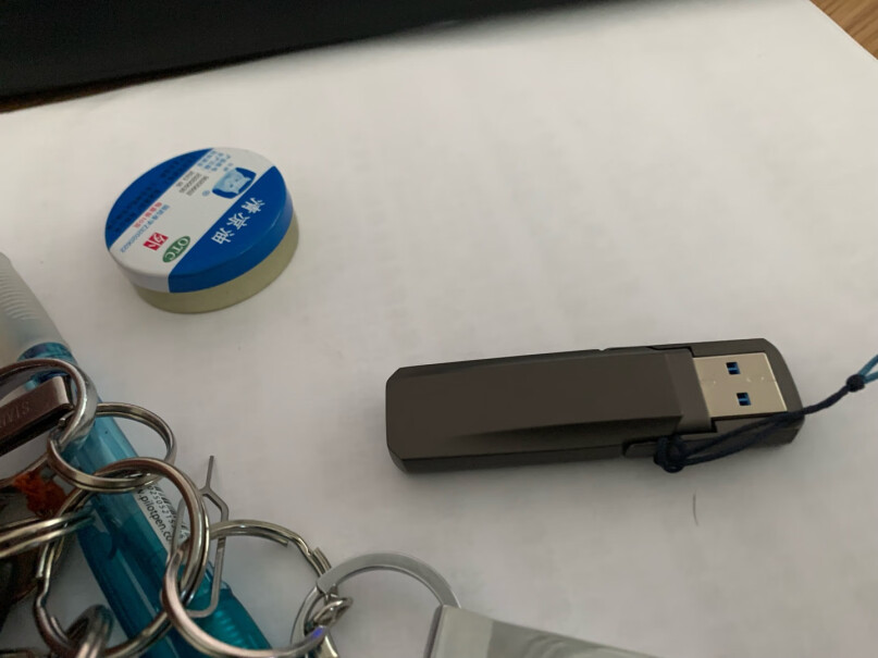 爱国者64GB USB3.0 U330金属U盘请问大家那个优盘的盖会松动嘛？