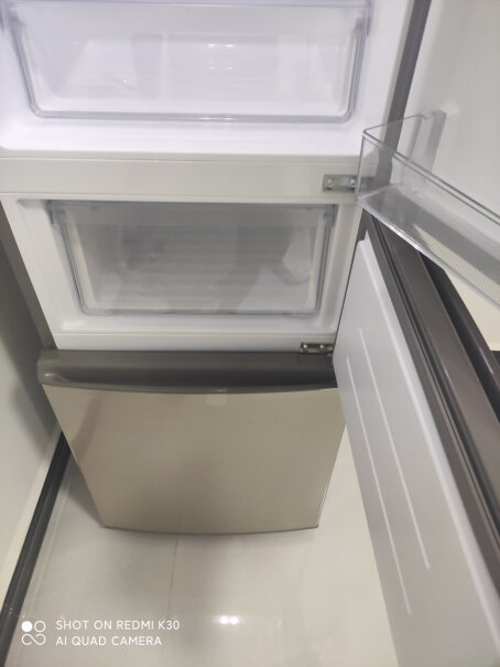 海尔（Haier）冰箱海尔216升直冷冰箱三门三温区多门小型迷你家用租房低音节能不占地中门软冷冻以旧换新BCD-216ST买前必看,优缺点测评？