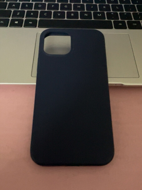 苹果12手机壳12miniiPhone12Pro是液态硅胶的材质吗？