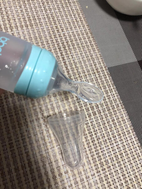 可瑞儿婴儿硅胶软勺喂养辅食瓶可以用来给新生儿喂奶吗？
