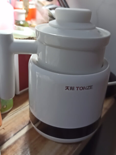 天际TONZE养生壶1.8L电水壶烧水壶有煮银耳羹的吗，出胶好吗？
