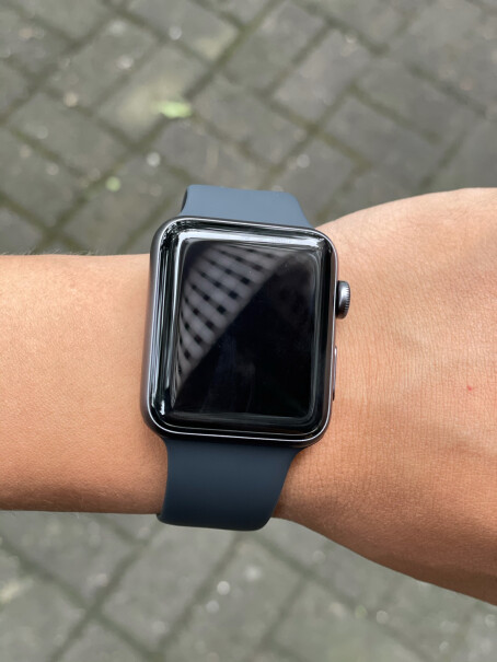 Apple Watch 3智能手表请问你们买的手表充电器有插头嘛？