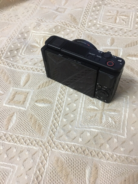 索尼ZV-1 Vlog相机套装请问电池续航怎样，连续拍视频可以拍多久？