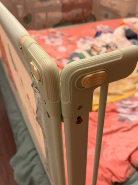 棒棒猪床围栏床护栏婴儿童床挡板宝宝防摔护栏有防撞棉吗？