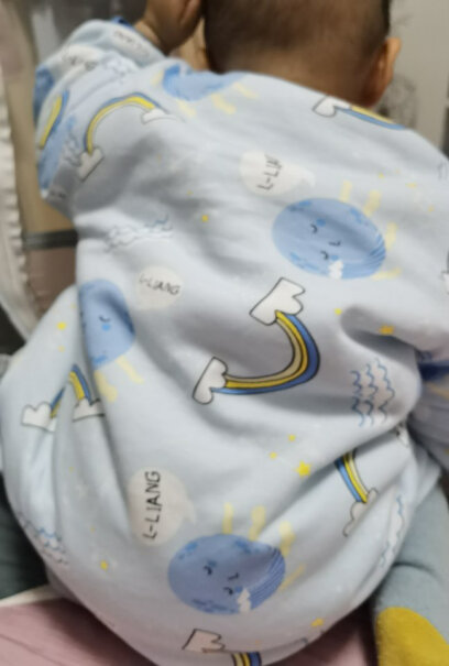 良良婴儿睡袋它的两种厚度是怎么分的？