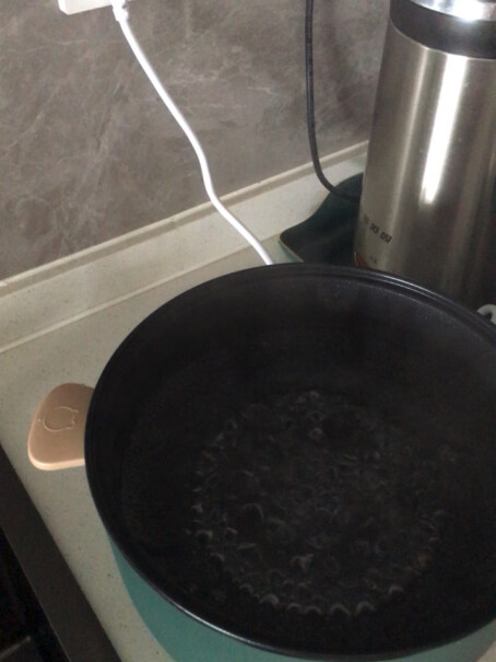 小熊电煮锅电炒锅清洗的时候，底部进水了，晾干够能继续使用吗？