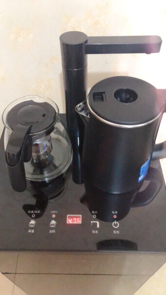 美菱茶吧机家用多功能智能温热型立式饮水机泡茶的壶是加热的还是旁边烧好的水倒里面的？
