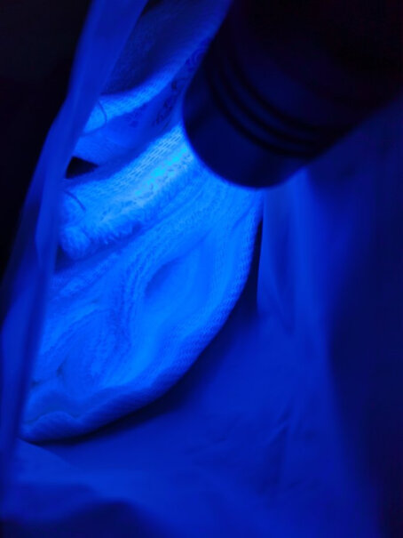 户外照明神火UV03测试荧光剂检测笔365nm紫光灯手电筒面膜验钞质量不好吗,优缺点质量分析参考！