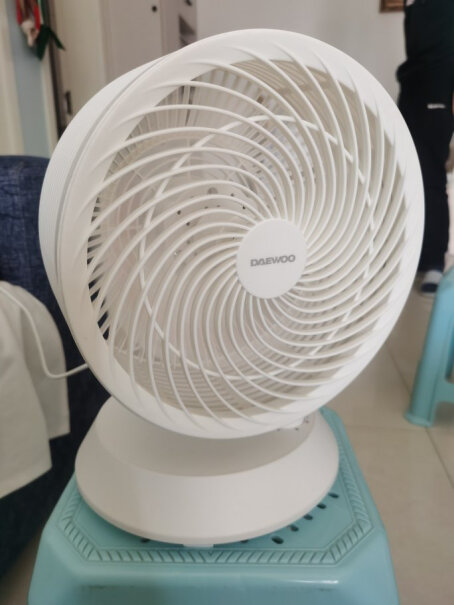 韩国大宇电风扇空气循环扇风扇卧室家用多功能涡轮电扇办公室台式母婴台扇循环扇机械-C20可以充电吗？