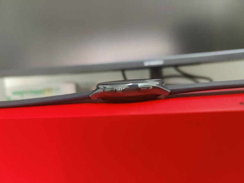 OnePlus 智能户外手表这比华为香么？