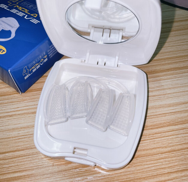 爱牙牙第四代防磨牙套磨牙咬合垫颌垫这款牙套是不是一盒里面有两个牙套？