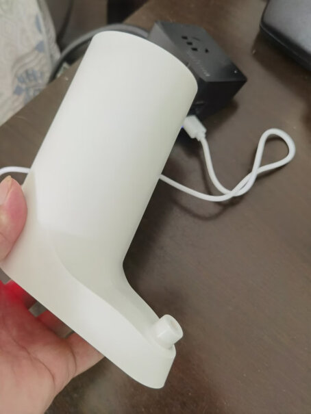 京东京造桶装水抽水器这款上水时候声音大吗？