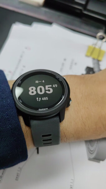 佳明Forerunner255心率血氧运动手表和Apple Watch哪个好？