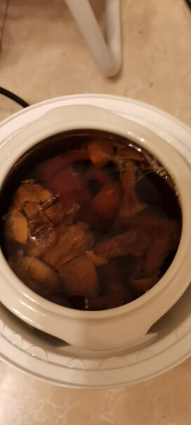 美的电炖锅隔水炖煲汤锅带有隔水炖盅吗？