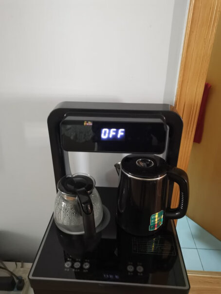 美菱饮水机立式家用茶吧机智能速热开水机带储水桶吗？