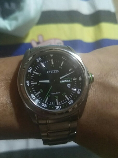 西铁城CITIZEN手表光动能深海蓝盘时分针夜光男士腕表表带是实心的吗？