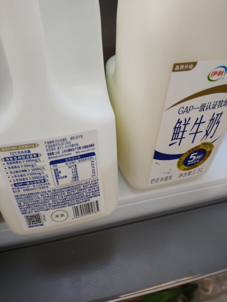 伊利全脂鲜牛奶1.5L家庭装智商税？实测解析真相！