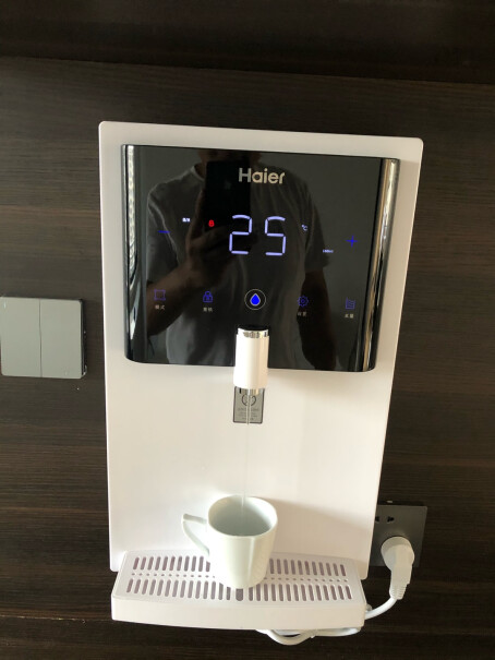 海尔Haier家用管线机新机热水有塑料味吗？