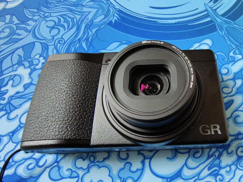 理光GR3数码相机小白用，和黑卡6比哪个更好？