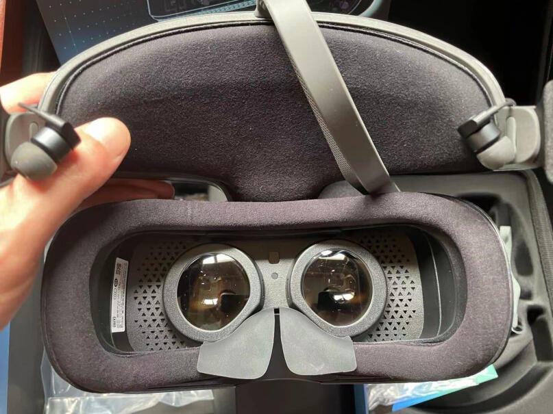 VR眼镜爱奇艺奇遇2S VR眼镜评测哪款质量更好,坑不坑人看完这个评测就知道了！