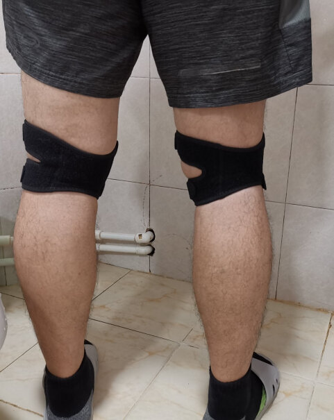 李宁髌骨带运动护膝护具固定式加压半月板保护髌腱护膝护腿请问下使用三四个月粘性还好吗？