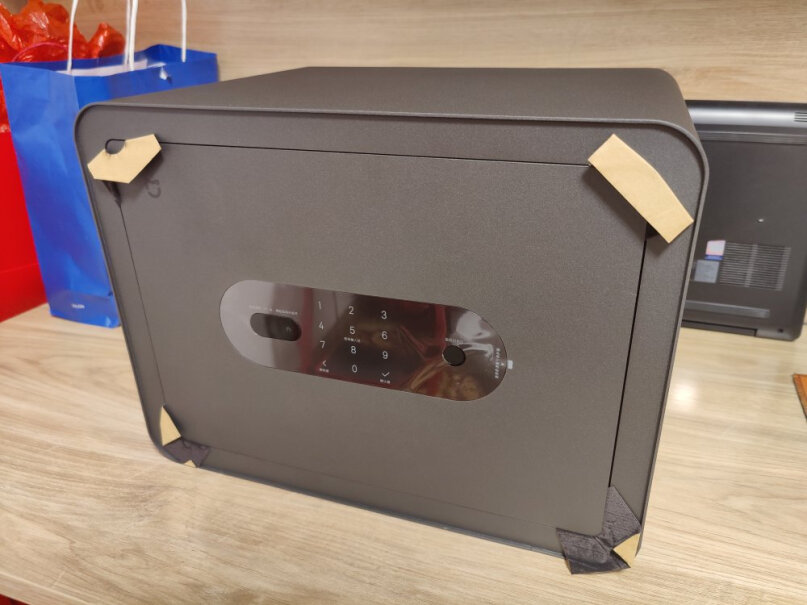小米米家智能保管箱高30CM保险柜换了新电池也没有电的反应？