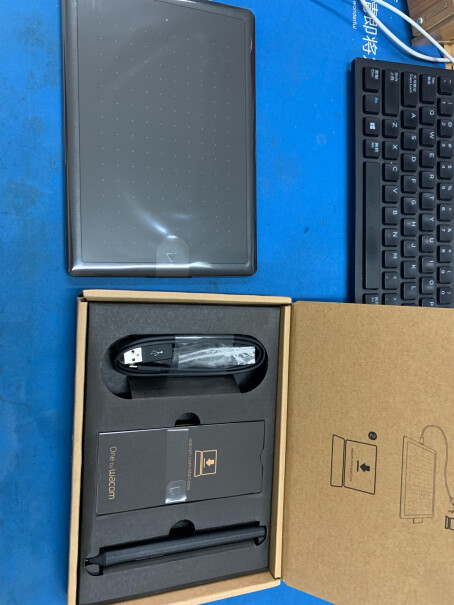 Wacom 写字板 CTL-672有膜吗 要另买吗？