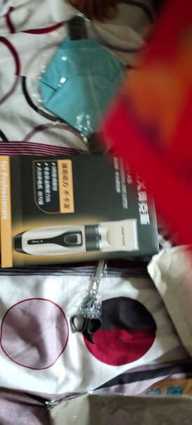 奥克斯剃头理发器电推子成人电推剪婴儿电动剪发器充电指示灯始终是红灯吗？如何知道充好电了？