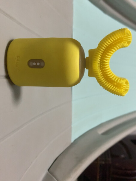 USC儿童电动牙刷这是硅胶的，缝隙里能刷到吗？