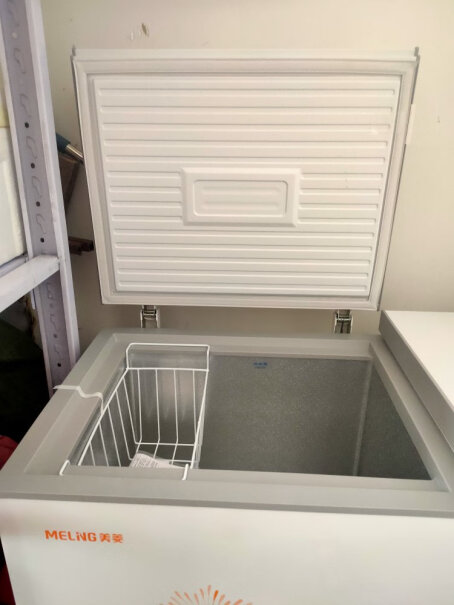 美菱MELING278升商用家用冰柜你们有有没有300升的那种冰柜，就是顶开门双温的？