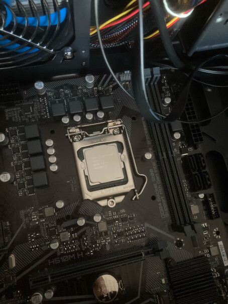 Intel G6405 CPU处理器用原装散热器压，cpu温度多少啊？