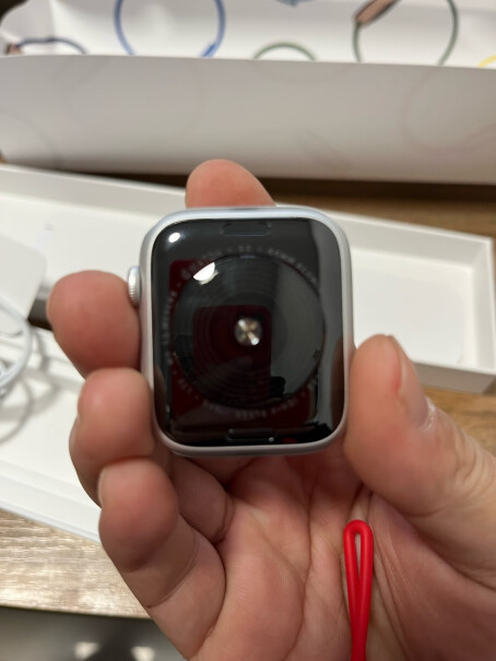 智能手表Apple Watch SE 智能手表 GPS款 40毫米米金色铝金属表壳 星光色运动型表带MKQ0应该注意哪些方面细节！质量真的差吗？