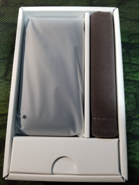 绿联苹果充电器PD30W快充头通用iPhone13苹果13pro可以用吗，这个好还是原装的好？