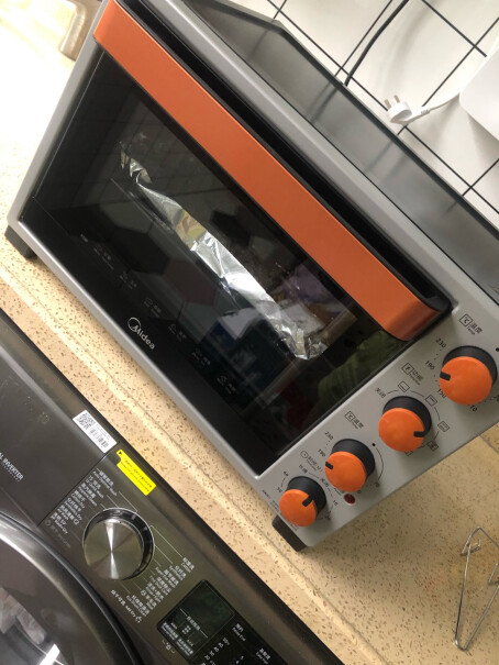 美的32升多功能电烤箱家用专业烘焙烤东西时玻璃会不会爆炸？