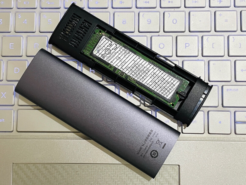 硬盘盒绿联M.2 NVMe硬盘盒 Type-C3.1真实测评质量优劣！功能介绍？