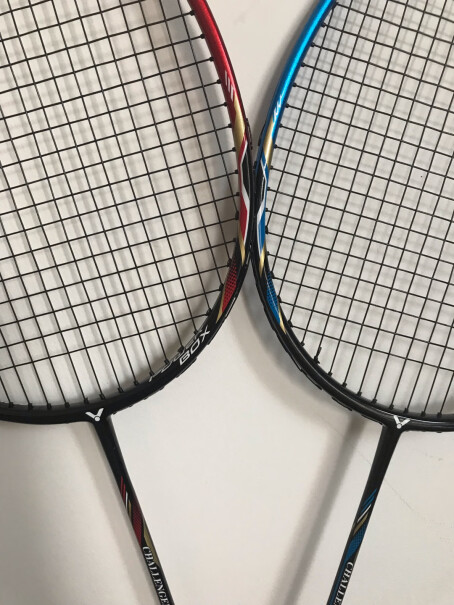 威克多VICTOR胜利羽毛球拍单拍挑战者CHA-9500CBL1000和这个BLADE1000有什么区别？