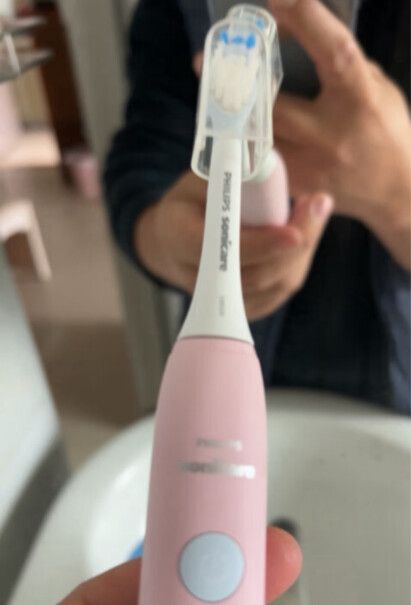 飞利浦HX6352/43请问下大家，这个电动牙刷3岁多的小孩能用吗？