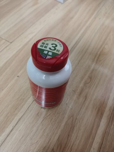 软骨素MoveFree益节红瓶200钙片请问大家红瓶的药片是纯白色还是微黄的？