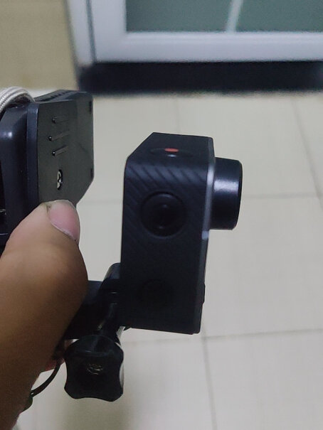 萤石 S3运动相机行车模式录的视频，怎么可以传到手机上啊？