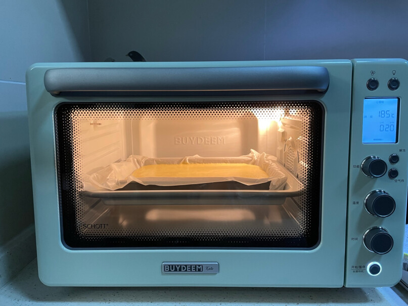 北鼎电烤箱家用多功能小烤箱烤盘上的硅胶套烤东西的时候拿下来吗？