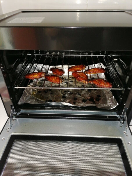 松下23L空气炸烤箱专业烤箱这款烤箱刚到时，外表面有膜要撕掉吗？