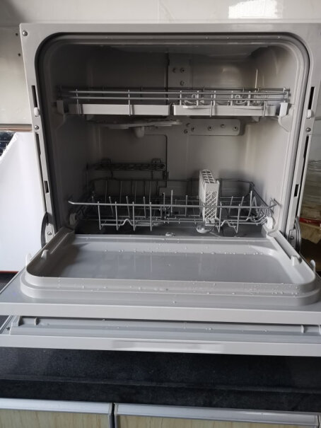 松下洗碗机家用台式易安装独立加热烘干顶上需要预留多少空间啊 我的橱柜有点低，只有几厘米空隙了？