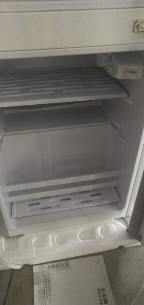 志高双门冰箱小型电冰箱第三层怎么只有一半呢？？？？？？？