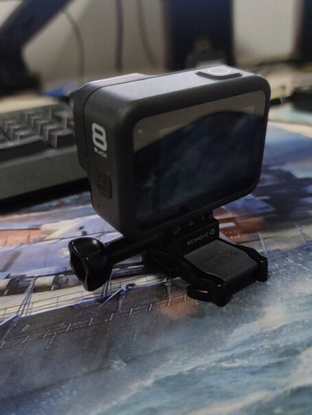 GoPro HERO8 直播相机在骑行时将相机倒挂在码表架下面，拍摄的短片在播放时，影像也是倒着的吗？谢谢！