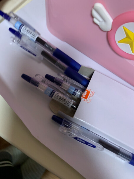 日本百乐JUICE彩色按动中性笔啫喱笔手账笔果汁笔黑色g5和它有什么区别？
