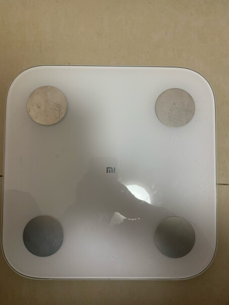 小米体脂秤2智能电子秤人体秤家用体重秤高精准13项身体数据平衡测试这么好的玻璃面板买回来要贴膜吗？