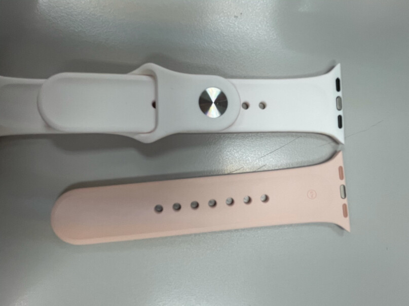 Apple Watch 6 GPS+蜂窝款 44mm深空灰色女生手腕13.5CM，买40还是44的？